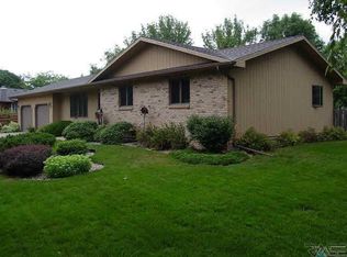 906 NE Jennifer St, Madison, SD 57042