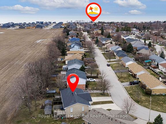 3rd image of 25 Lee Cres