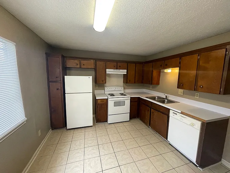 801 General Mouton Ave — Photo 5