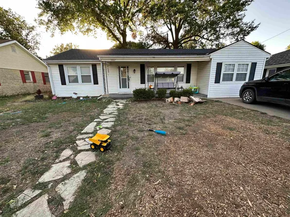 1807 Poplar St, Winfield, KS 67156