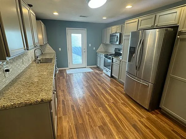 2830 Maple Ave, Groves, TX 77619