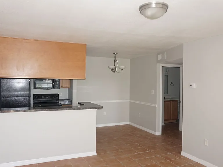 220 Lake Parsons Grn #206 — Photo 2