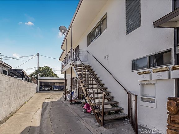 3rd image of 3062 Ardmore Ave