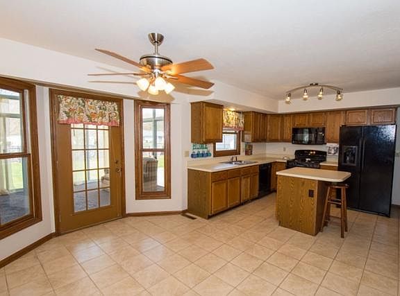 3rd image of 10459 Sunflower Dr