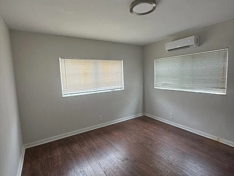 5410 NE 22nd Ter #12 — Photo 5