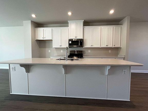 4th image of 828 New Castle Landing Dr
