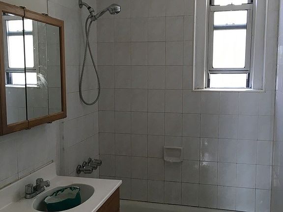 5th image of 3052 34th St APT 2D