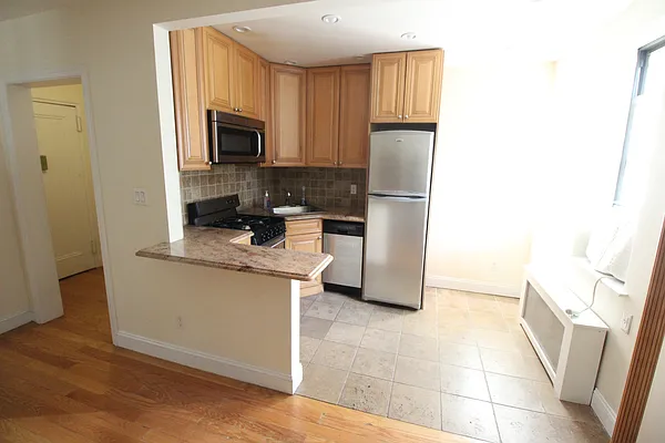 Rented by Luxor Homes & Investment Realty | media 31