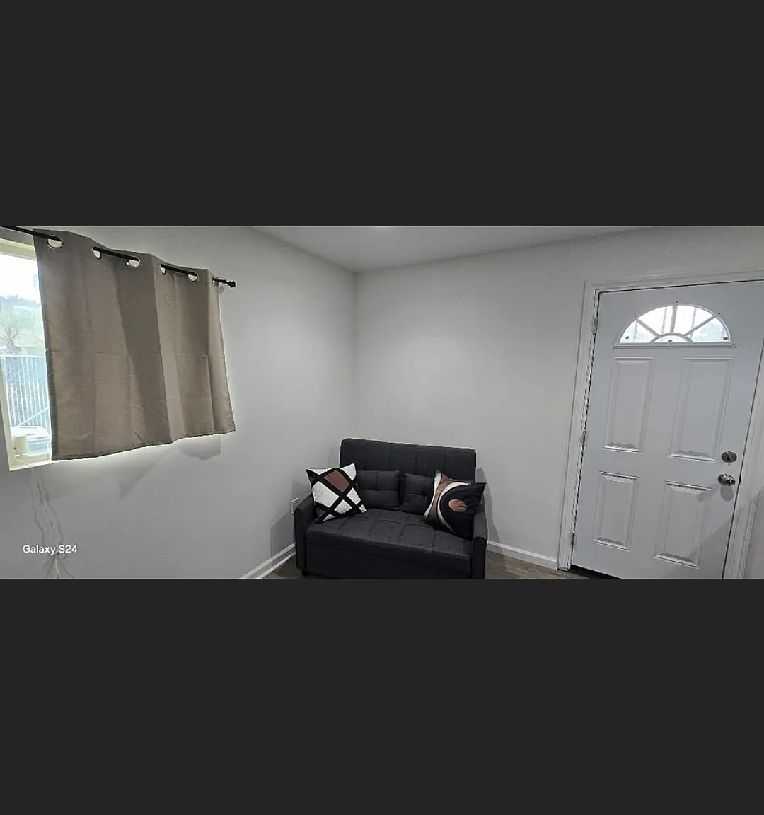 205 S Victoria Ave — Photo 3