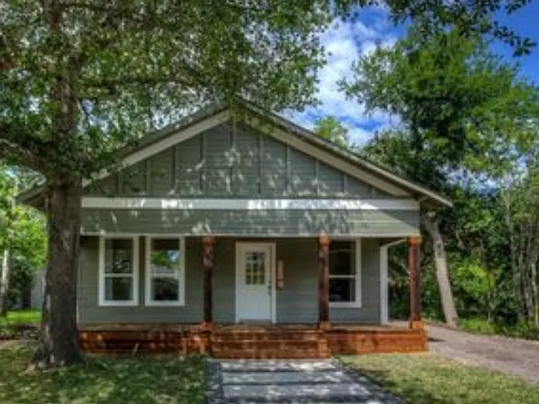 411 N Josephine St — Photo 1