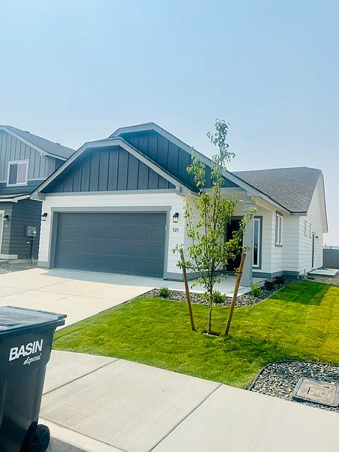 521 N Dauntless St