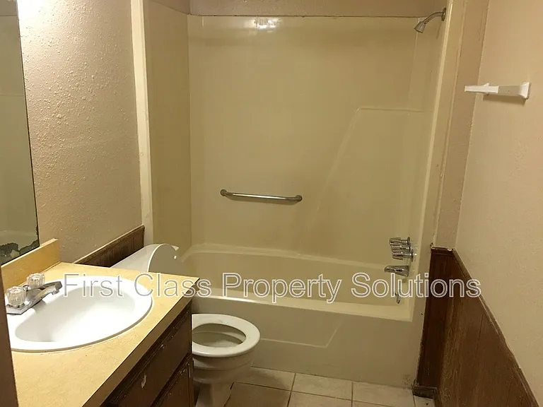 513 NW 114th St — Photo 12
