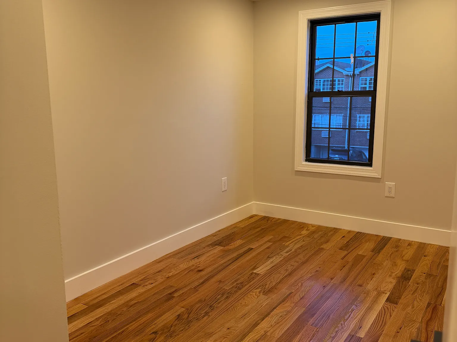 3 bed, 897 sqft, $3,600 — Photo 3