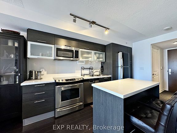 4th image of 386 Yonge St #2705