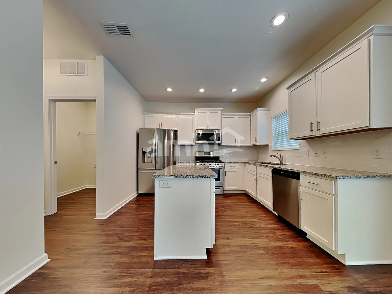 4 bed, 2.5 bath, 2692 sqft, $2,975 — Photo 3