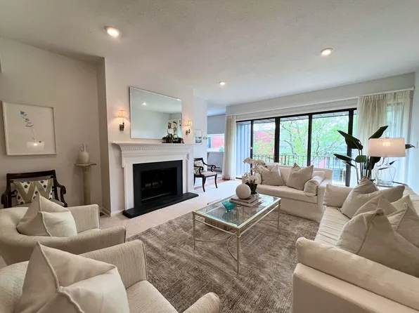 65 Grove St APT 445, Wellesley, MA 02482
