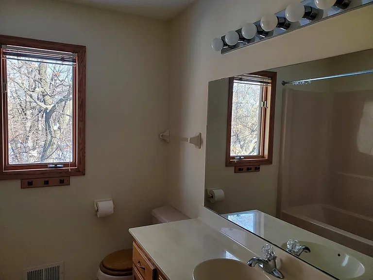 430 Zinnia Ln N — Photo 19