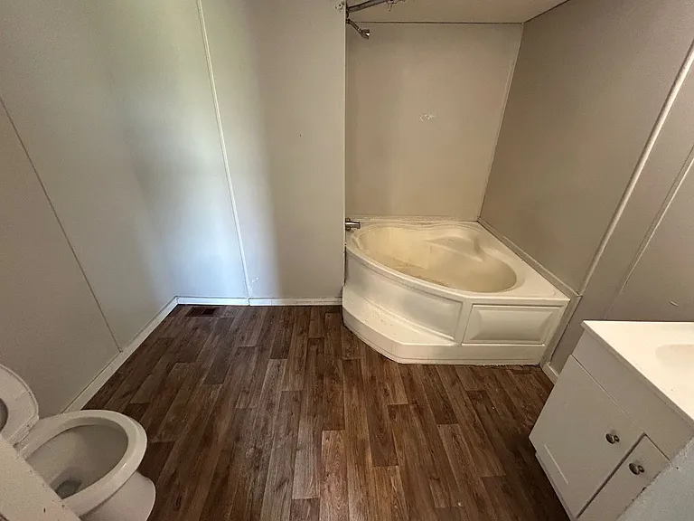 310 Walker Ct — Photo 9
