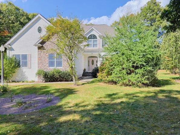 428 Elmwood St, North Attleboro, MA 02760