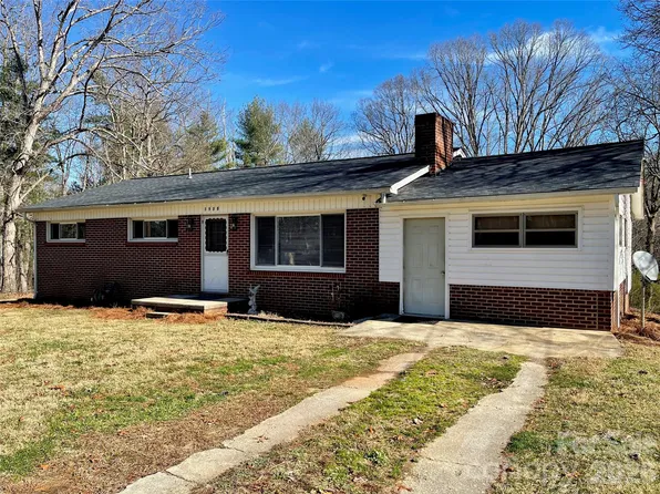 3988 Greenwood Dr, Lenoir, NC 28645