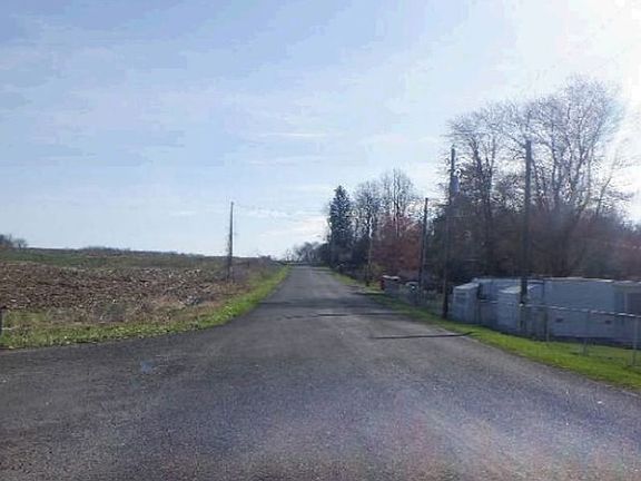 Exterior Neighborhood (street photo)