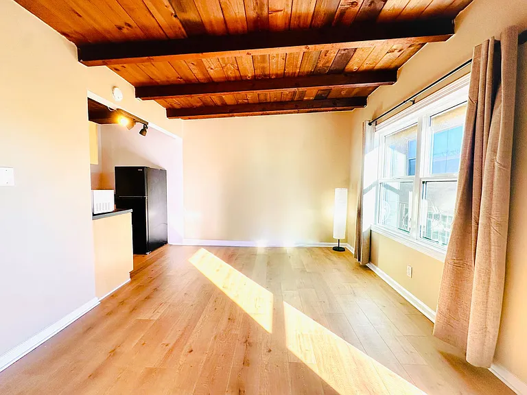 1101 E Grand Ave — Photo 128