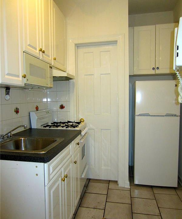 1st image of 48 Stuyvesant St APT 3