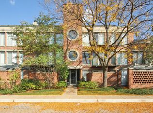 4030 Arbor Ln APT 104, Northfield, IL 60093