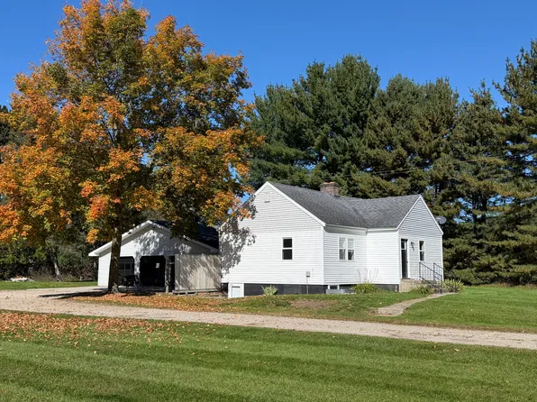 1137 Lincoln Lake Ave SE, Lowell, MI 49331