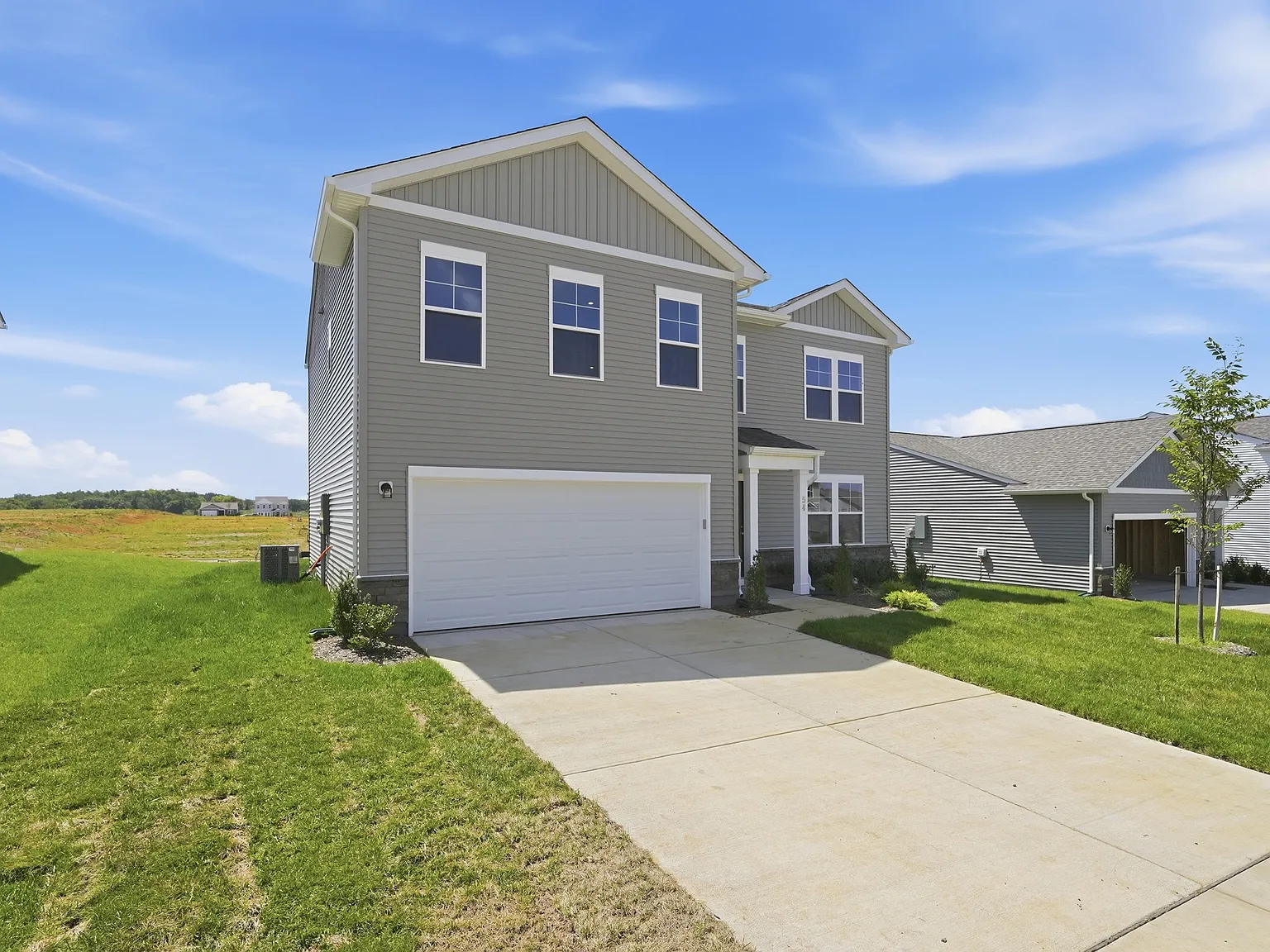 4 bed, 2210 sqft, $2,600 — Photo 2