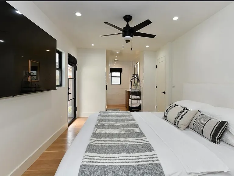 2470 W Pueblo Ave — Photo 2