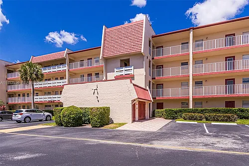 1040 Country Club Dr #306 Photo 1