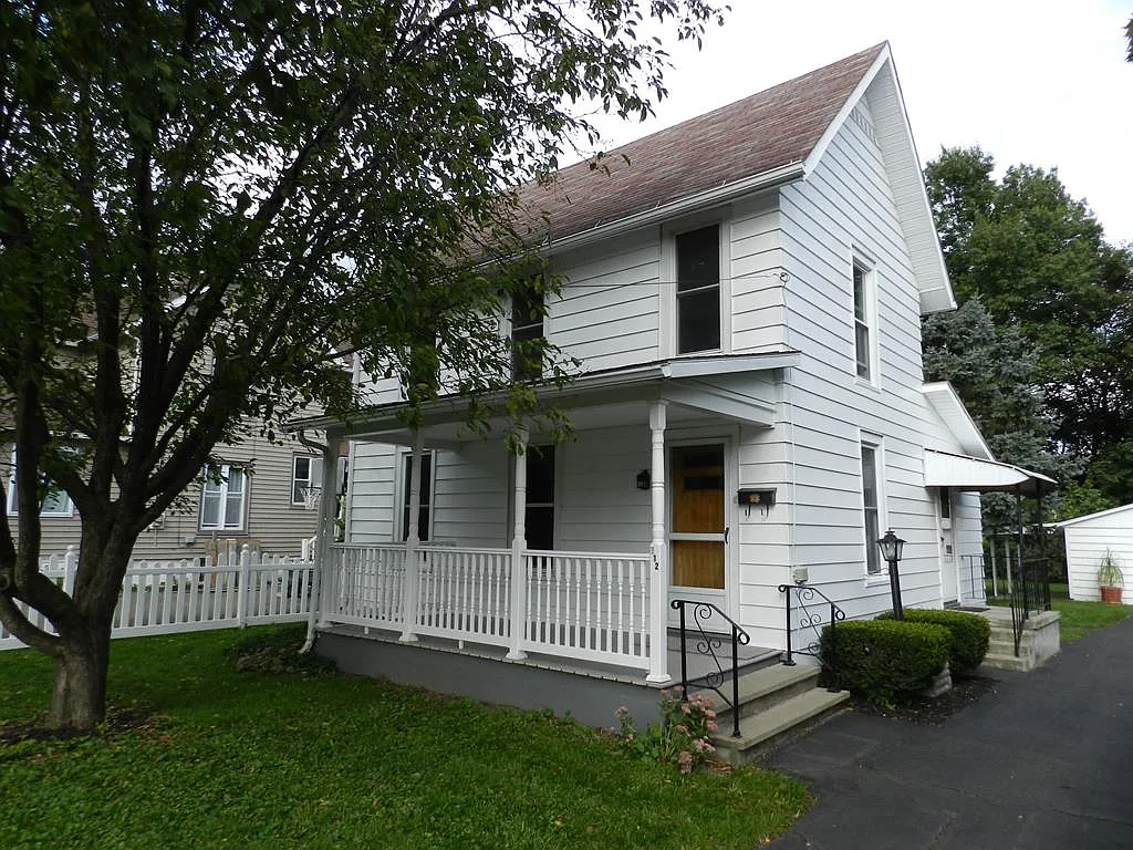 712 Johnson St photo 1