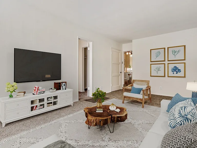 Banner Circle Apartments — Photo 5