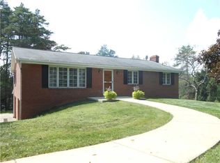 45 Everly Ln, Imperial, PA 15126