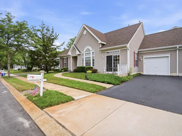 111 Dover Ct, Absecon, NJ 08205