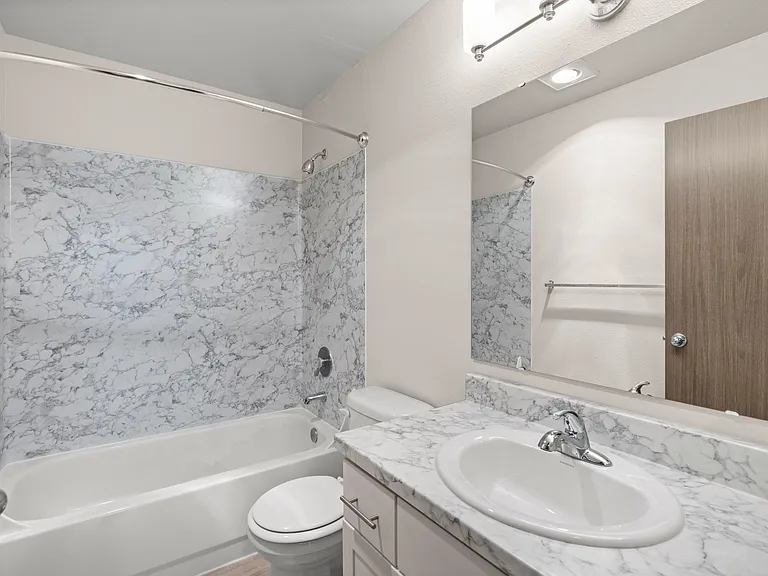 2 Bed 2 Bath Deluxe - 990 Sq Ft 2 Bed 2 Bath Deluxe - 990 Sq Ft