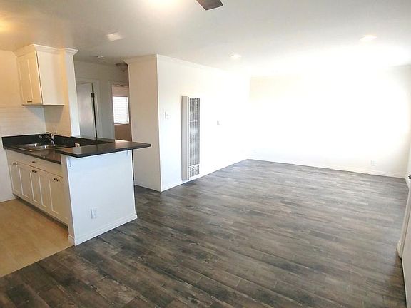 Living Room & Kitchen Photo 1