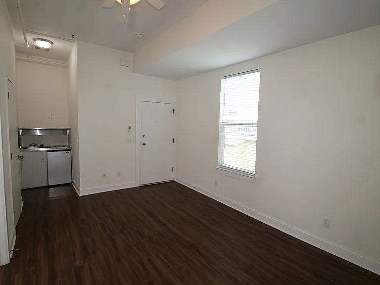 2002 Montgomery St #2 — Photo 4