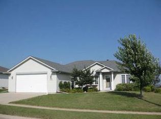 525 Autumn Crest Dr, Watertown, WI 53094