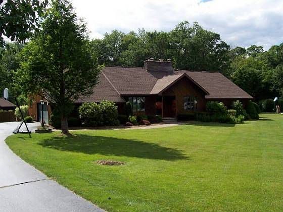 2nd image of 24 Greenbriar Cir