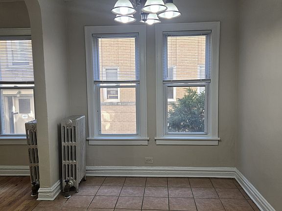 3rd image of 4935 N Whipple St APT 1W