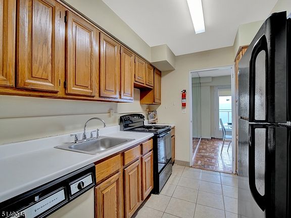 2nd image of 377 S Harrison St #19HH