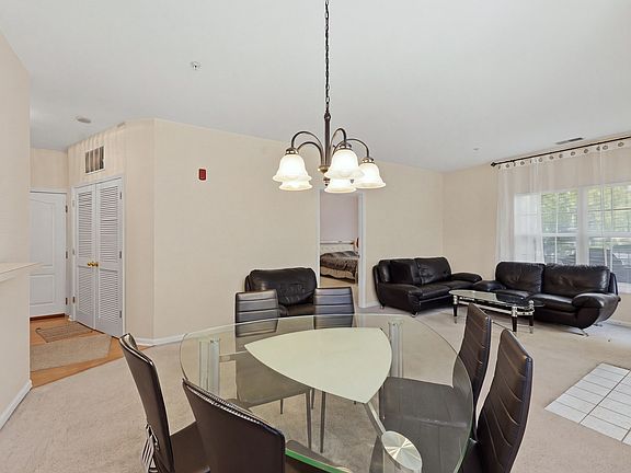 4th image of 1267 W Lake St APT 104