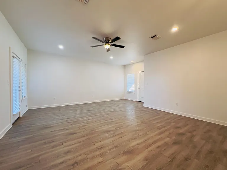 5726 Lehigh St — Photo 3