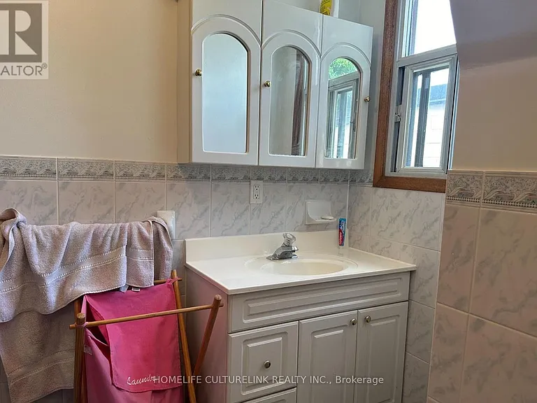 784 Adelaide St W #2 — Photo 8