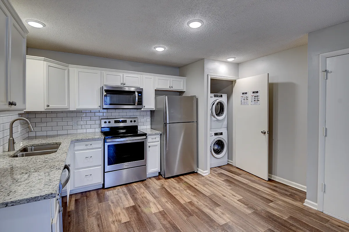 Building Photo - 2114 Swift St #9