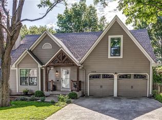 8009 Lakeview Ave, Lenexa, KS 66219