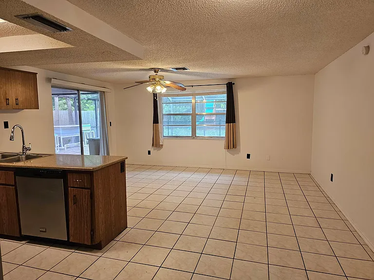 2065 Whitney Dr — Photo 7