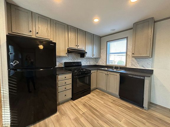 3rd image of 43301 W Morgan #201